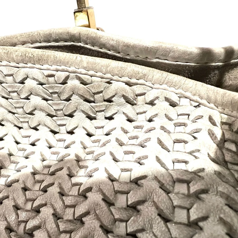 👜 Dior Avenue Bag - FIXER UPPER - Luxury Handbag Giveaway - Picture 5 of 15